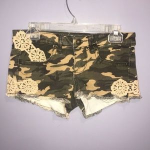 MUDD Camo Jean Shorts Size 5